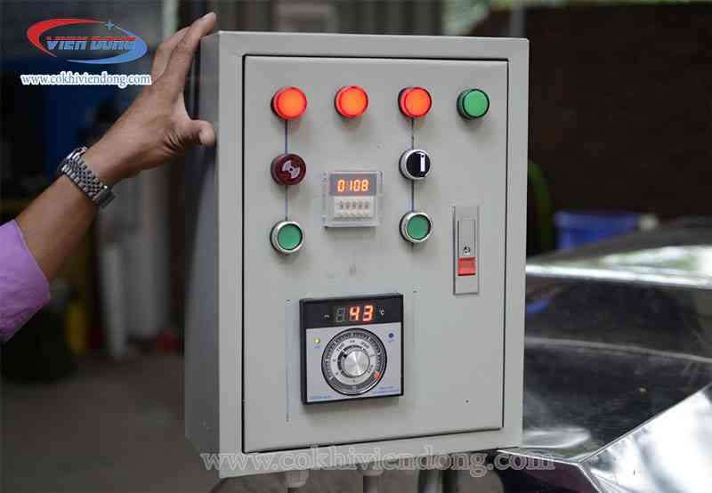 hộp điều khiển của máy rang hạt điều